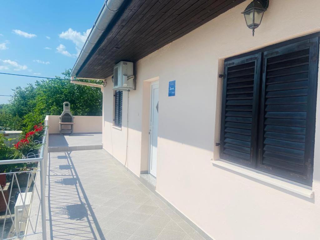 Apartman Nina Posedarje Exterior foto